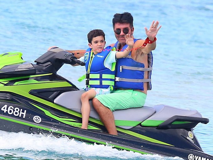 Simon Cowell went on vacation with his girlfriend