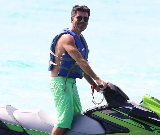 Simon Cowell went on vacation with his girlfriend