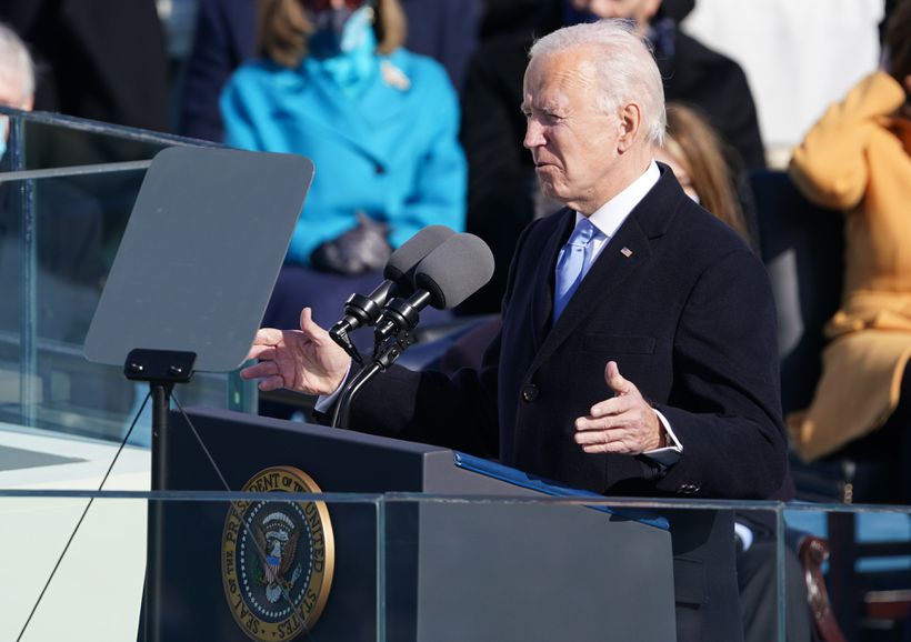 Tân tổng thống Joe Biden chính thức nhậm chức, hứa mang lại thịnh vượng cho đất nước cờ hoa