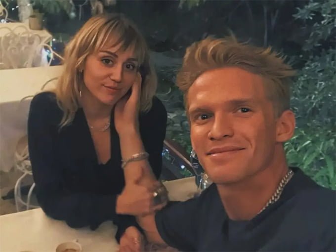  Cody Simpson and his new girlfriend Marloes Stevens on Instagram