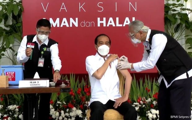 Indonesian President Joko Widodo injects Covid-19 vaccine made by Sinovac of China
