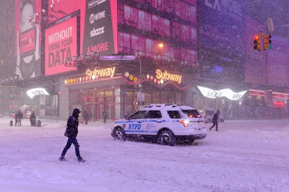 Huge snowstorm raged in the US, New York declared a state of emergency