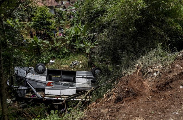 At least 27 people killed after Indonesia bus plunges into ravine