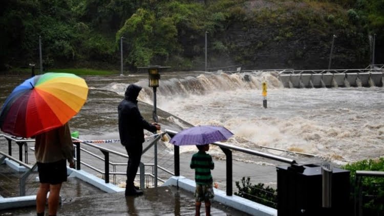 Australia warned of 'life-threatening' flash floods