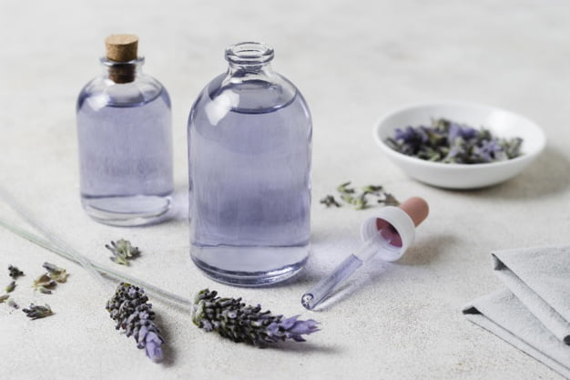 Lavender oils - Photo by freepik