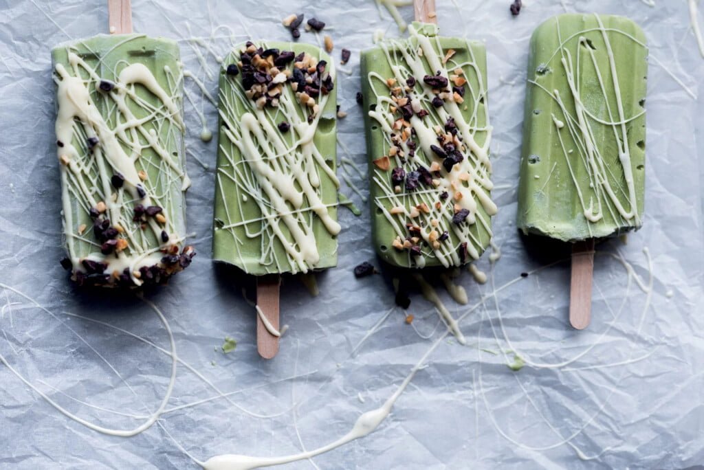 Popsicles with Frozen Yogurt Matcha recipe - Photo: ISSY CROKER