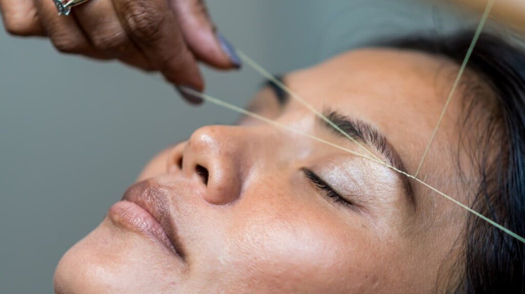 Eyebrow Threading Instruction Step-by-Step Tutorial for Beginners