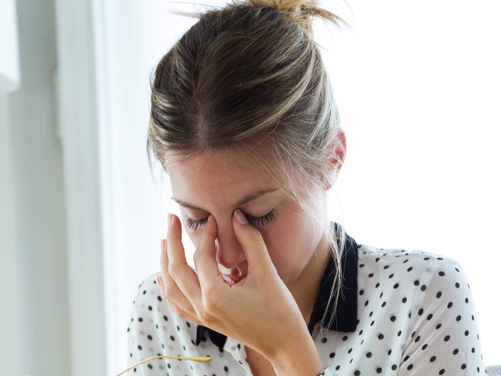 Get rid of headaches fast with these 4 methods. - Photo from iStock