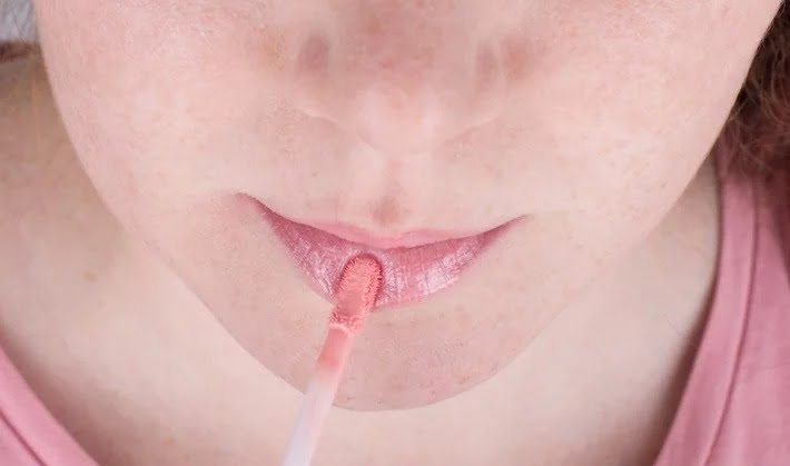 How to Get Plumper Lips Without Using Makeup