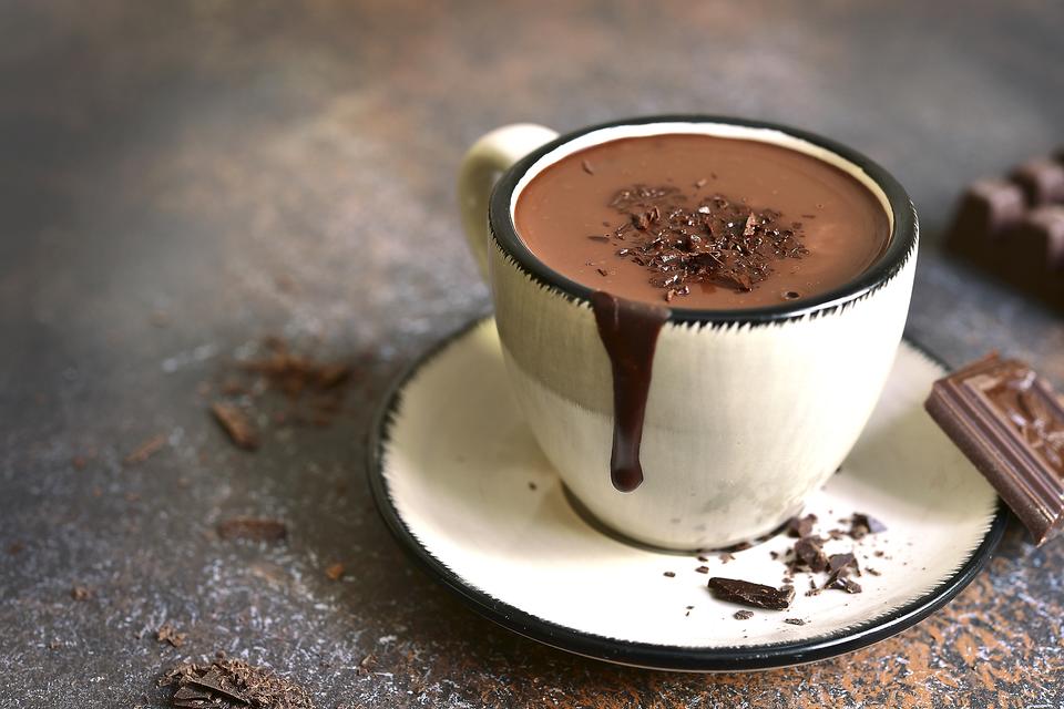 How to Make Decadent Dark Hot Chocolate 13500 4495beedcd 1487823876