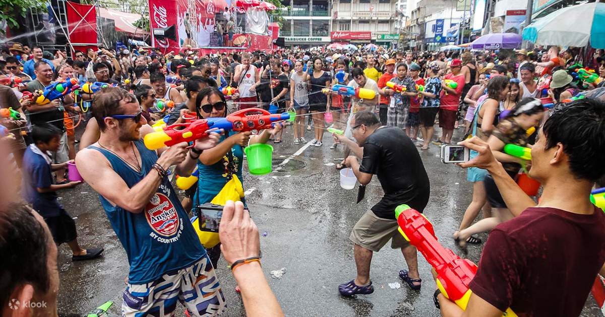 Songkran Festival Day Tour with Tuk Tuk Water Battle in Bangkok