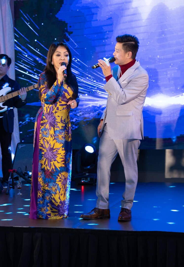 Ca sĩ Mai Quốc Huy tổ chức liveshow với dàn khách mời “khủng”, được vợ ủng hộ đam mê hết mực 6 Mai Quốc Huy