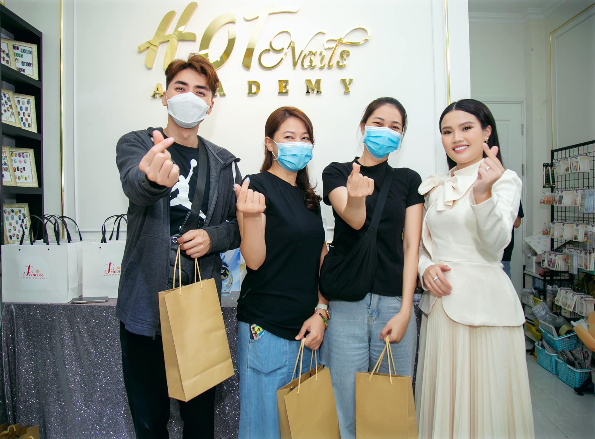 Chuyện chưa kể về Nails Master Lê Lộc: Đi lên từ số 0, gặt hái thành công từ sự nỗ lực 6 319331601 541866997954808 7658092051967190212 n