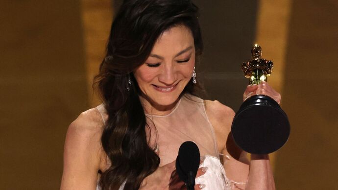 Michelle Yeoh Won Oscars 4