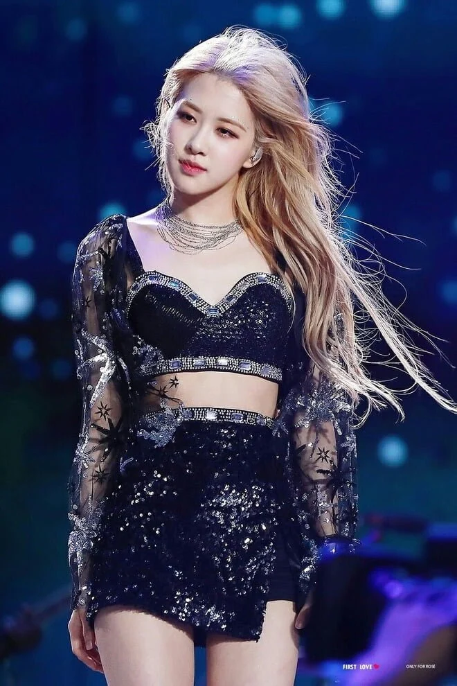 Blackpink-Rose-Sexy-Jisoo-Kin-dao-Duoi-Ban-Tay-Ma-Thuat-cua-Stylish-9