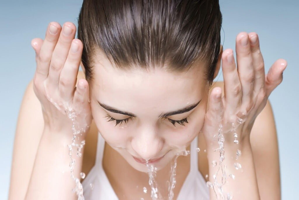 5-reasons-you-should-wash-your-face-with-cold-water-lavyon