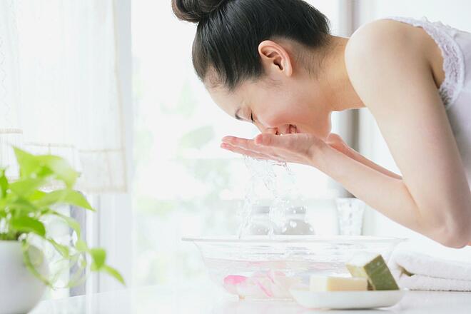 6 benefits of washing your face with cold water