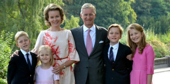 The most beautiful princess of the Belgian royal family - Elisabeth released a family photo of 