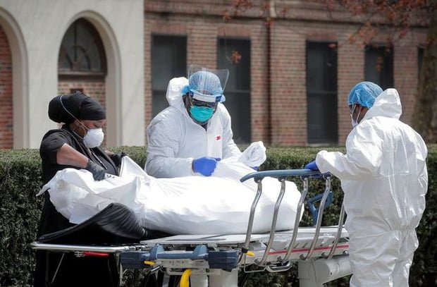 The US recorded more than 400,000 new Covid-19 infections in just 24 hours, nearly double the old record