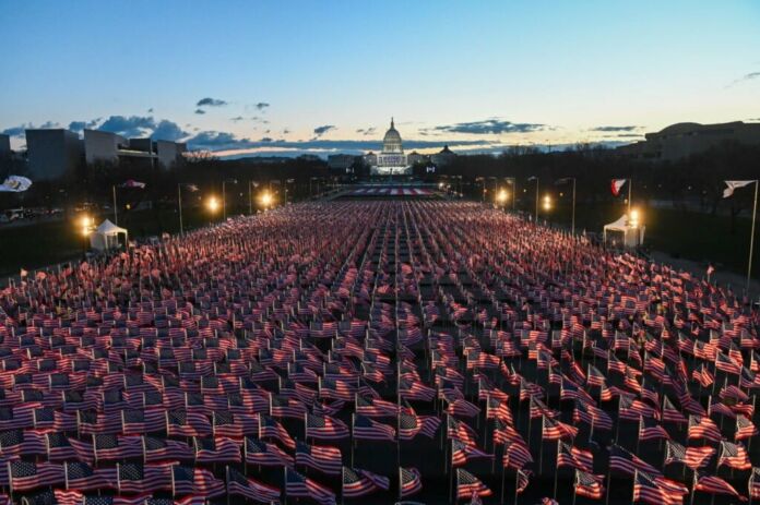 Công viên National Mall ngập trong biển cờ suốt buổi lễ nhậm chức