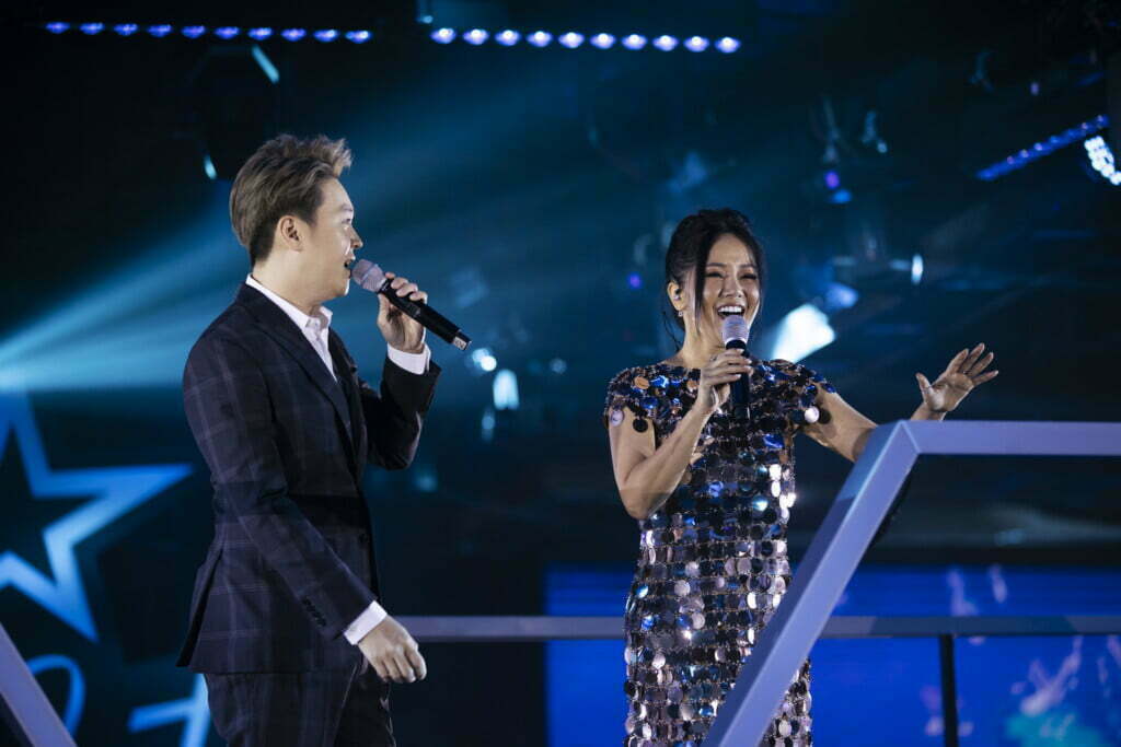 Ngất ngây trước màn hát live "đỉnh của đỉnh" từ dàn nghệ sĩ tên tuổi hàng đầu Vbiz