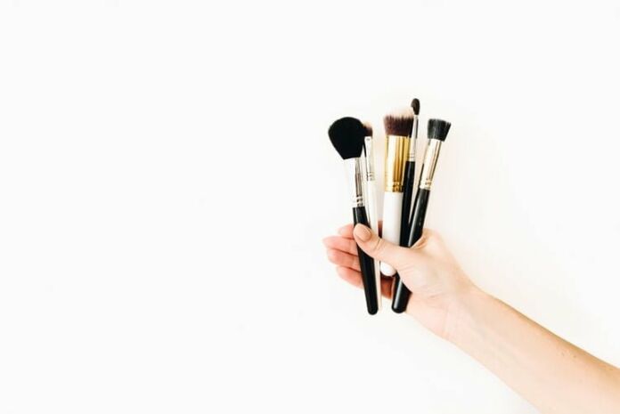 Make up - Photo by Anastasiia Chepinska