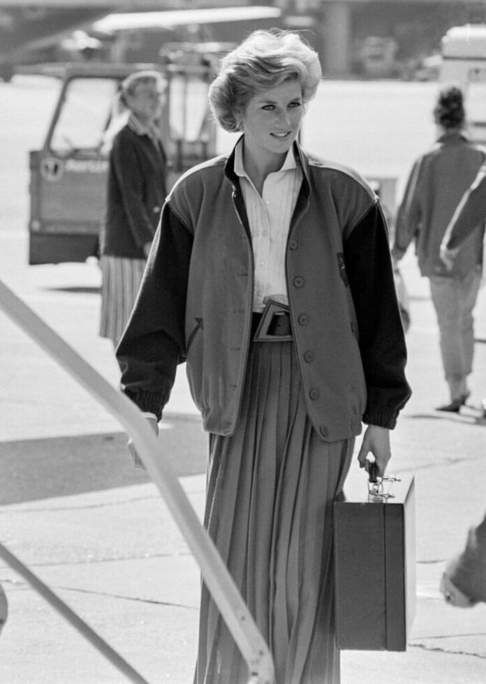 Purchase A More Fashionable Version Of Princess Diana's Vanity Case Bag - David Parker / Alamy Stock Photo