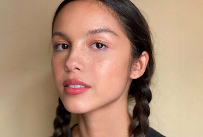In Just 3 Minutes, 5 Tips To Create An Effortless and Glowy Look