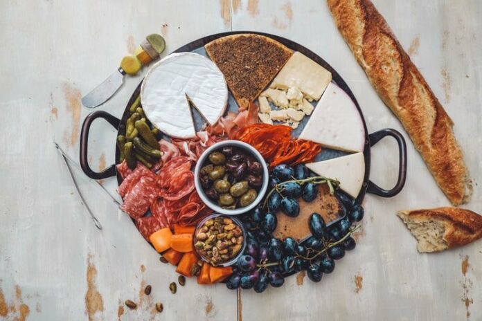 5 Health Benefits of Cheese - Erik Dungan