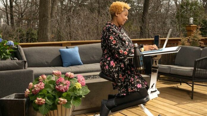 An Edge Desk System Helped Me From ‘Tech Neck' And Back Pain