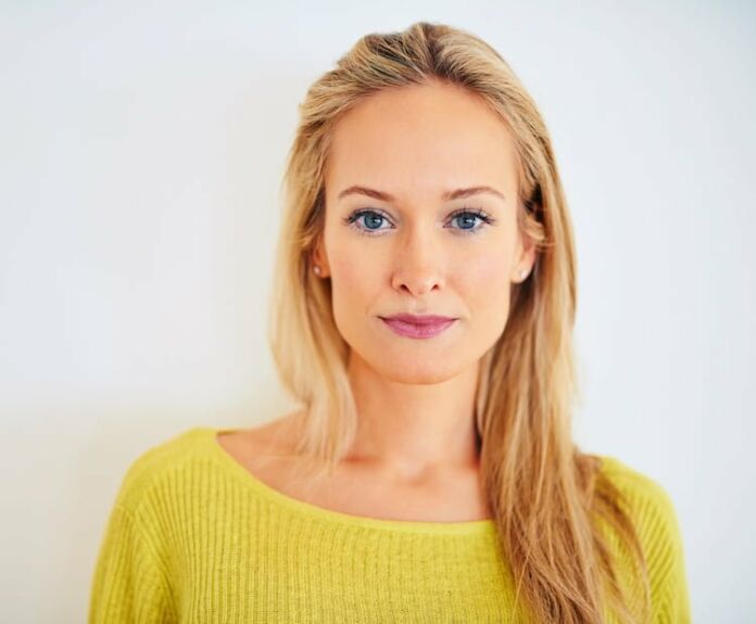 How to Lighten Your Hair at Home (Without Bleach)