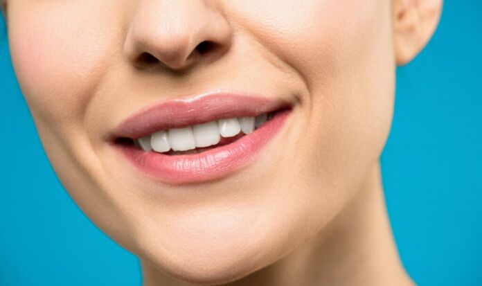 15 Simple Methods To Whiten Your Teeth At Home - Part 1 / Photo by Shiny Diamond from Pexels