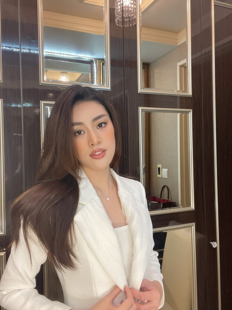 Hoa hau Khanh Van1