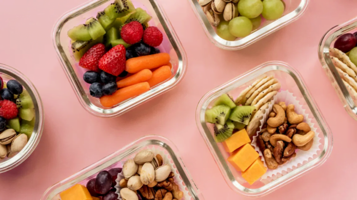 A Guide to Healthy Eating on the Go: Dining Out, Traveling, and More