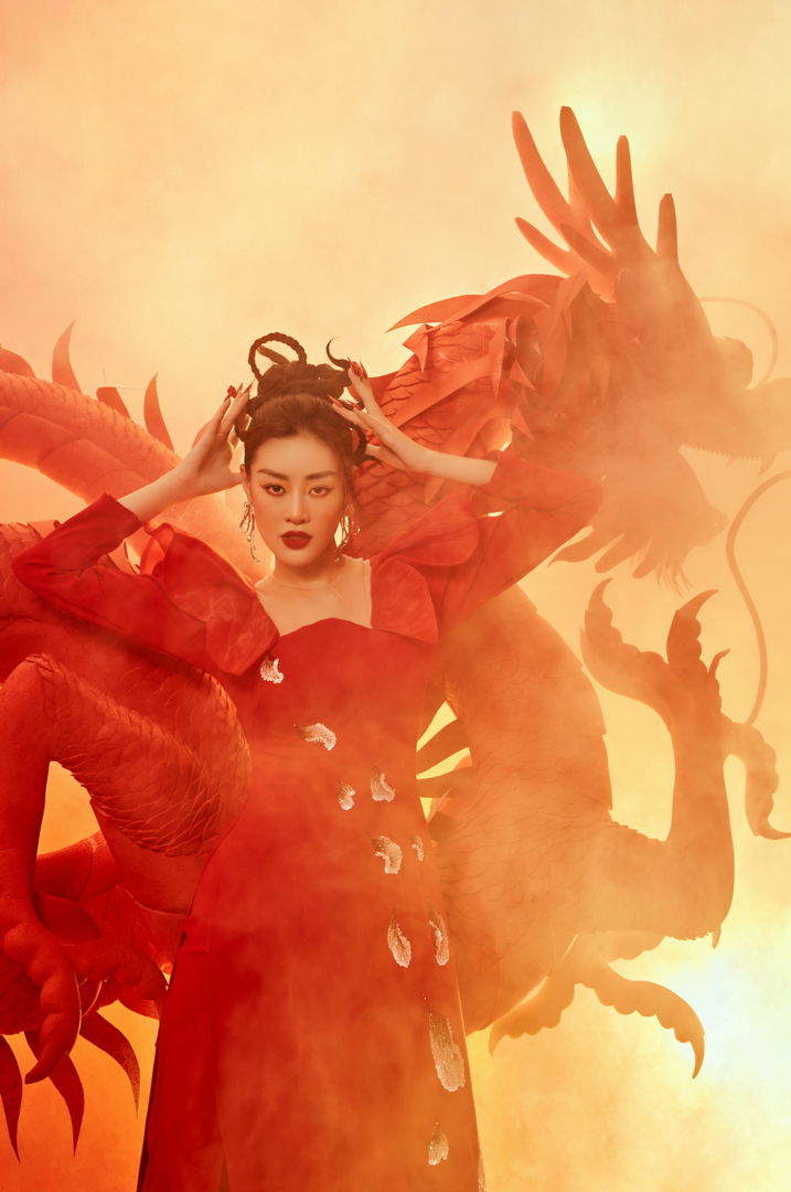 Hoa hau Khanh Van 2