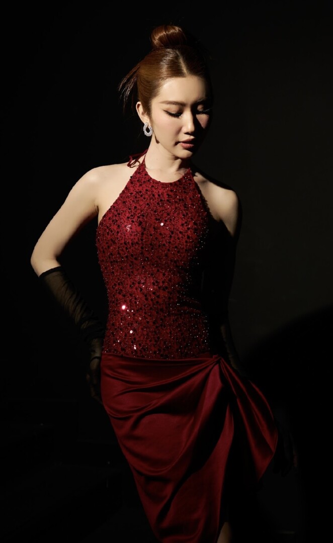 thuy ngan rang ro khoe lung tran non na hau phau thuat su co o co 61df07db