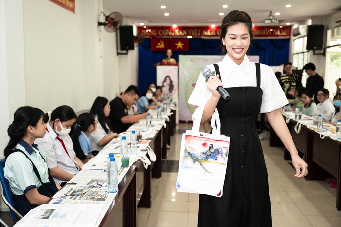 Hoa hau Doan Thien An 4