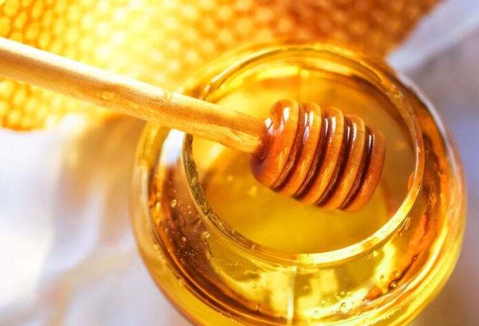 Mật ong được sử dụng phổ biến trong làm đẹp và gìn giữ cân nặng