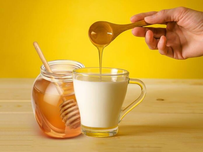 Mật ong pha với sữa tươi cho những người thích vị ngọt và béo