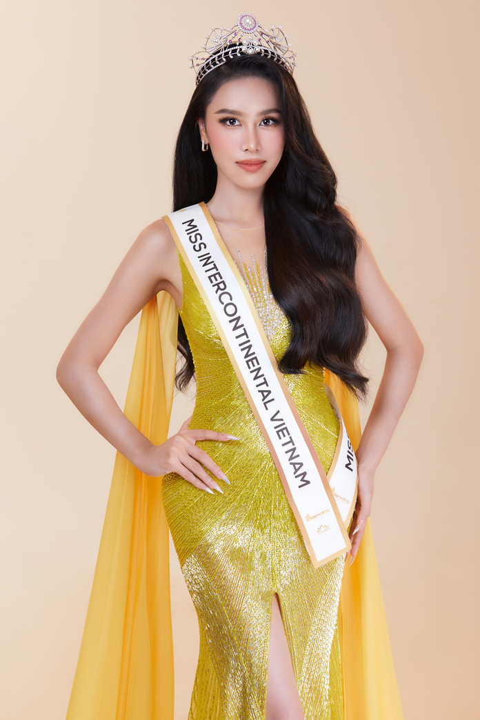 A HAU NGOC HANG MICVN 10