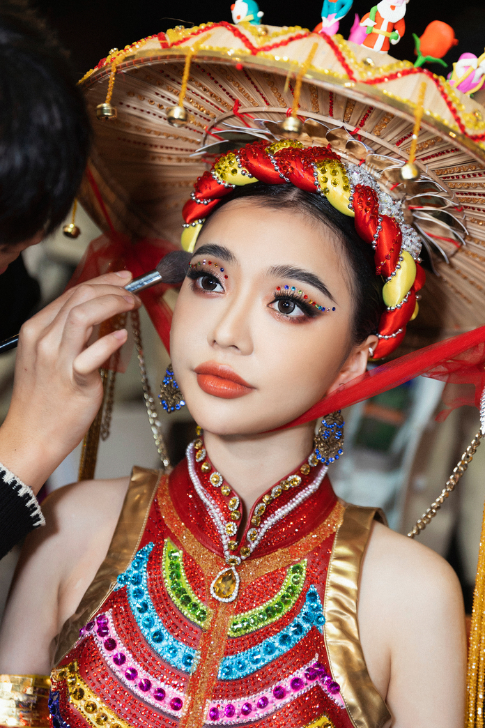 HAU TRUONG NATIONAL COSTUME 4