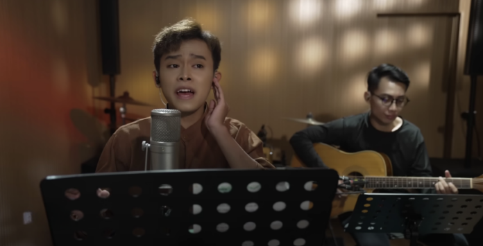 MV của Hồ Văn Cường mang phong cách acoustic rất mộc mạc với bài hát