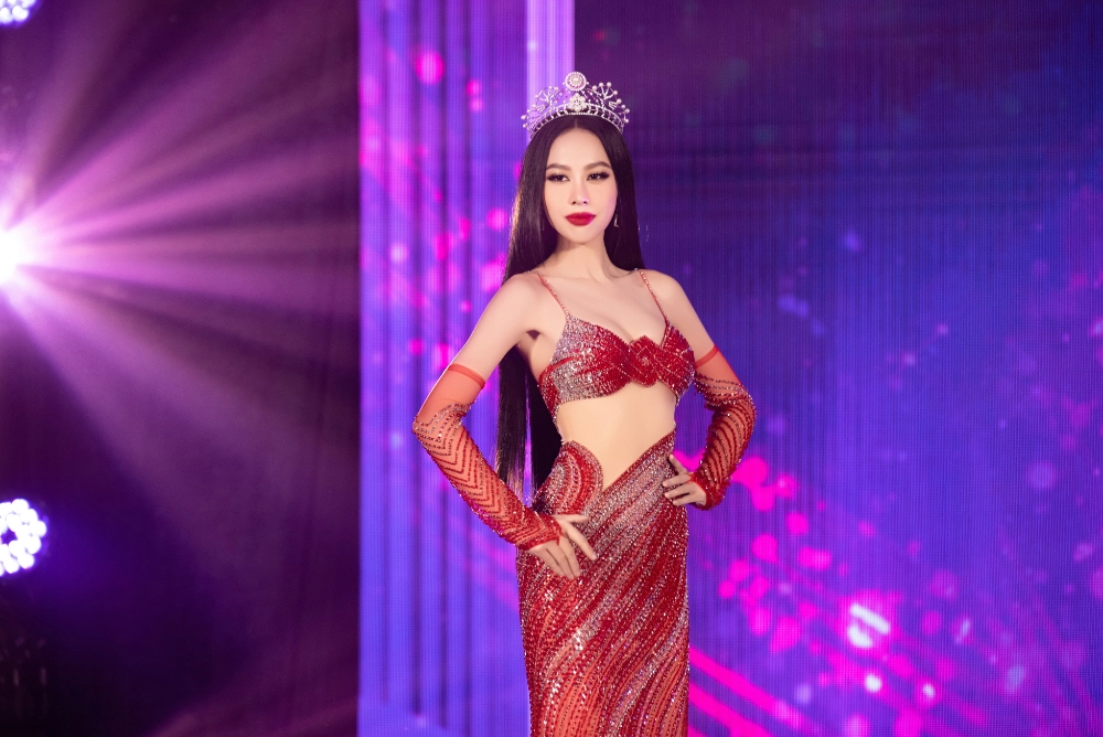 a hau ngoc hang nhan sash lavyon 3