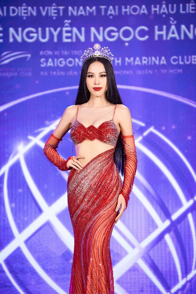a hau ngoc hang nhan sash lavyon 4