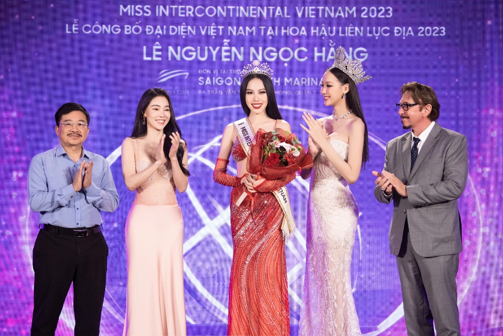 a hau ngoc hang nhan sash lavyon 5