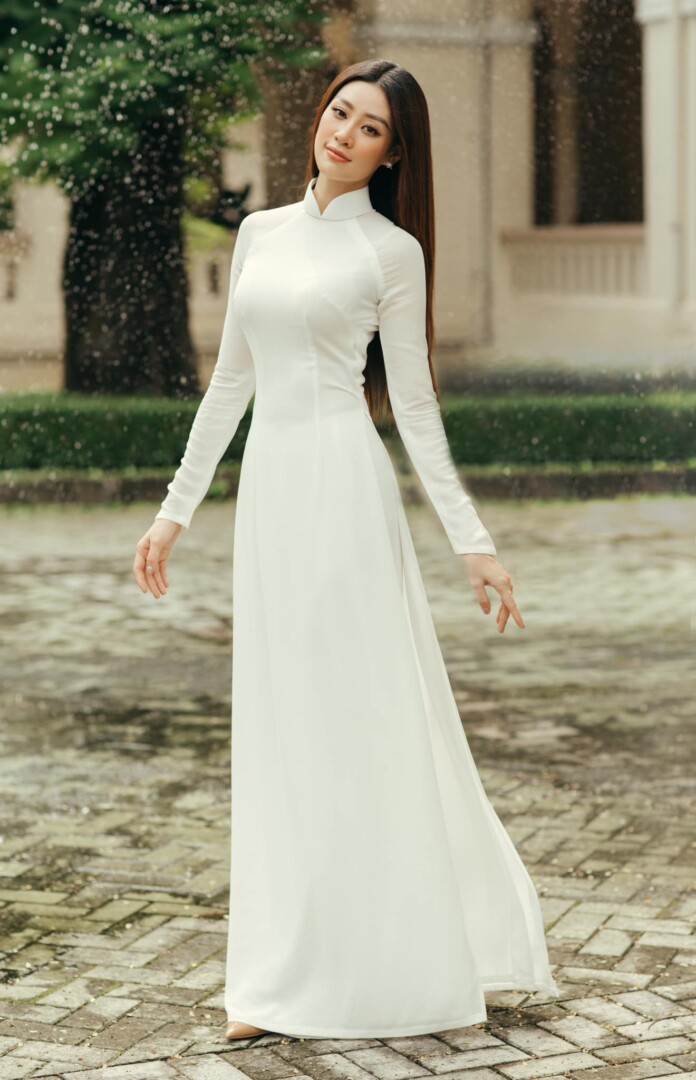 các nàng Hậu Việt diện áo dài trắng