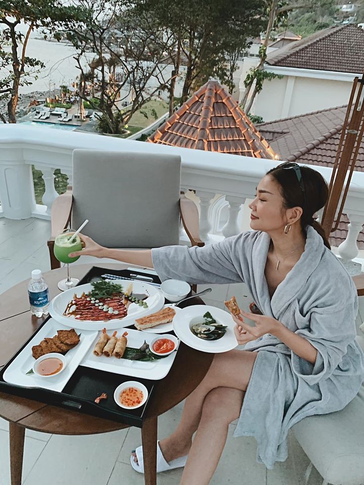 bi quyet gi giup thanh hang so huu vong eo nho nhat showbiz viet hinh 3