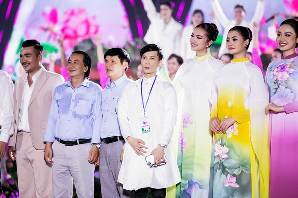 Ban sao cua 008 AO DAI TRUNG DINH foto KIENGCAN