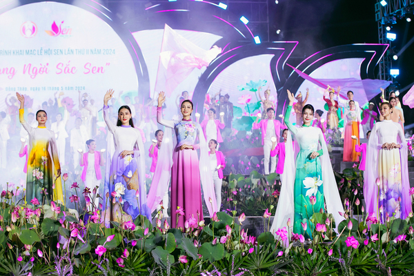 Ban sao cua 015 AO DAI TRUNG DINH foto KIENGCAN