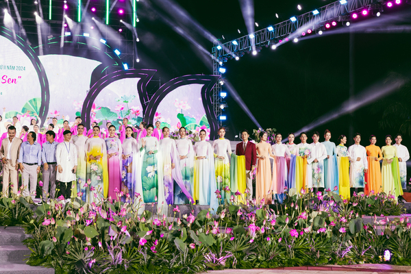 Ban sao cua 077 AO DAI TRUNG DINH foto KIENGCAN